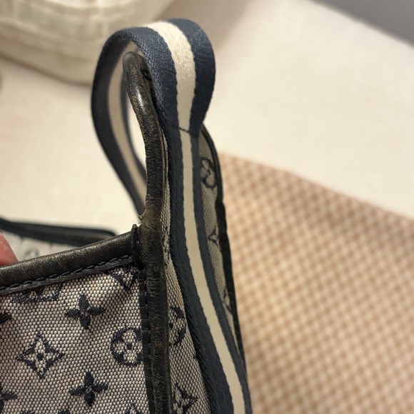 Authentic LOUIS VUITTON Monogram Mini
Buzas Marie Kate Bag Blue - Picture 6 of 12